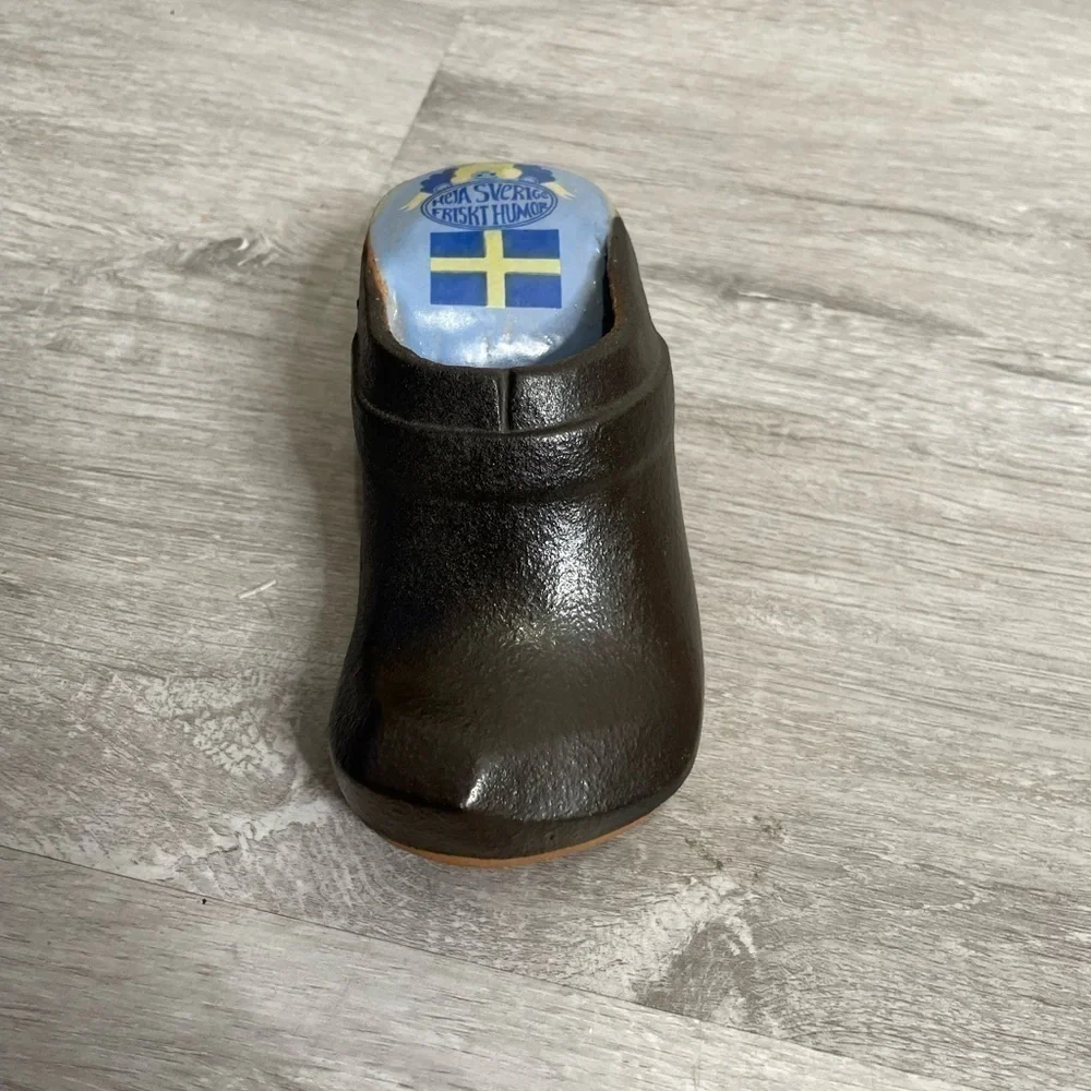 Gustavsberg Made in Sweden Heja Sverige Friskt Humor Clog Pottery